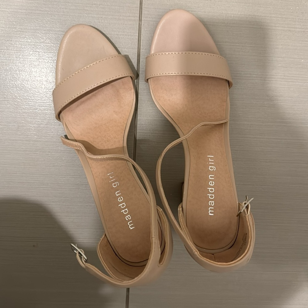 High heels - Picture 3 of 3